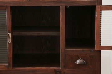 アンティーク家具　アンティーク モールガラス入りの小振りな食器棚(収納棚、茶箪笥)
