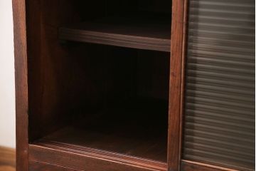 アンティーク家具　アンティーク モールガラス入りの小振りな食器棚(収納棚、茶箪笥)