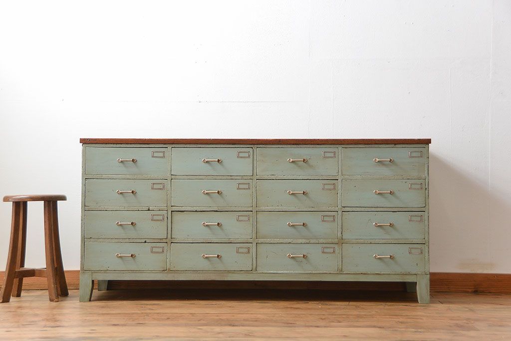 アンティーク家具　アンティークペイント かわいい脚付きチェスト(ドロワー、ネームプレート付き)