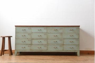 アンティーク家具　アンティークペイント かわいい脚付きチェスト(ドロワー、ネームプレート付き)