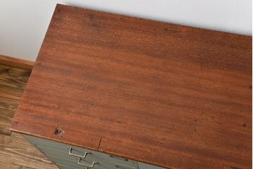 アンティーク家具　アンティークペイント かわいい脚付きチェスト(ドロワー、ネームプレート付き)