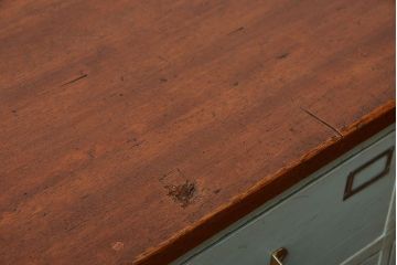 アンティーク家具　アンティークペイント かわいい脚付きチェスト(ドロワー、ネームプレート付き)