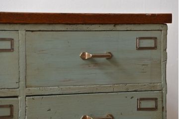 アンティーク家具　アンティークペイント かわいい脚付きチェスト(ドロワー、ネームプレート付き)