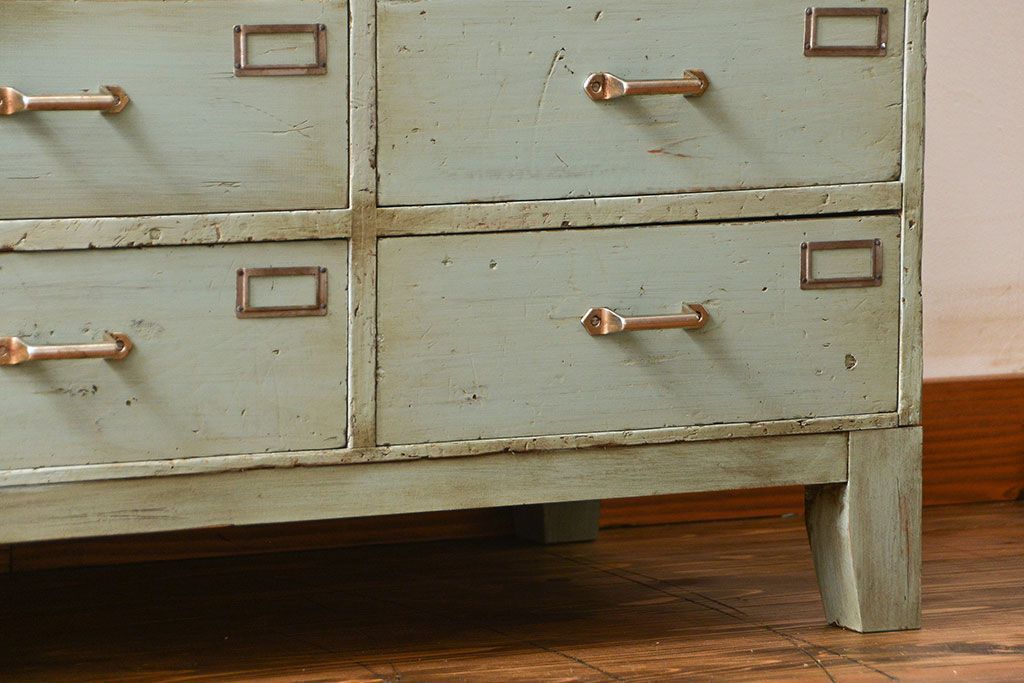 アンティーク家具　アンティークペイント かわいい脚付きチェスト(ドロワー、ネームプレート付き)