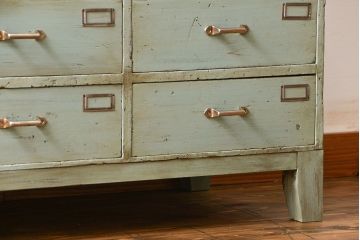 アンティーク家具　アンティークペイント かわいい脚付きチェスト(ドロワー、ネームプレート付き)