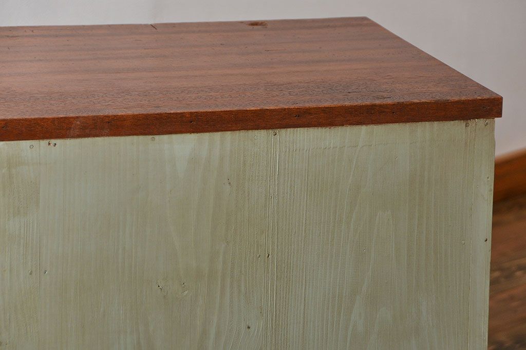 アンティーク家具　アンティークペイント かわいい脚付きチェスト(ドロワー、ネームプレート付き)