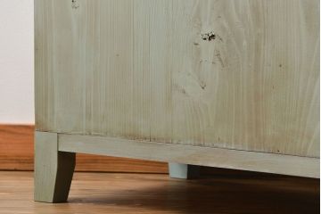 アンティーク家具　アンティークペイント かわいい脚付きチェスト(ドロワー、ネームプレート付き)