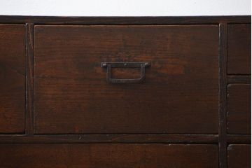 アンティーク家具　古民具・骨董 味わい深い前面栗材ローチェスト(時代箪笥、テレビボード)