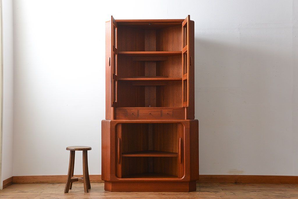 北欧家具 チーク材 シャッター扉付きの北欧ビンテージコーナーキャビネット