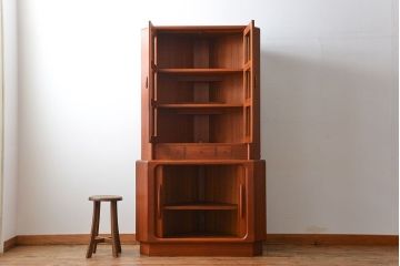 北欧家具 チーク材 シャッター扉付きの北欧ビンテージコーナーキャビネット