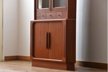 北欧家具 チーク材 シャッター扉付きの北欧ビンテージコーナーキャビネット