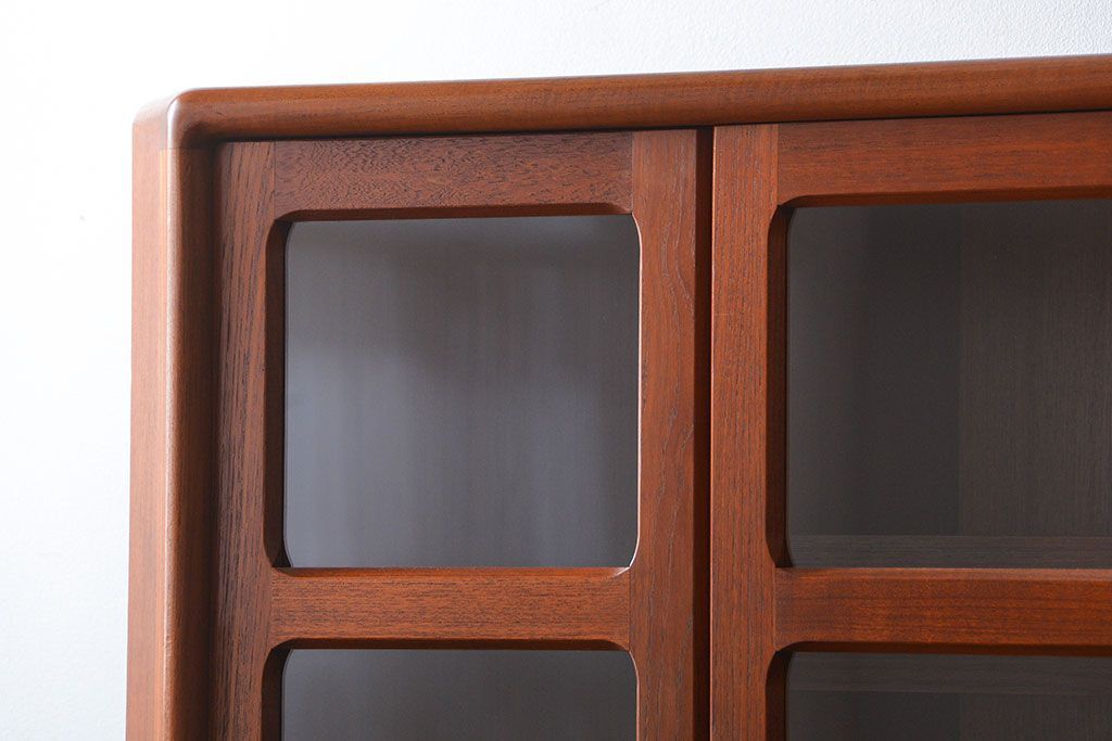 北欧家具 チーク材 シャッター扉付きの北欧ビンテージコーナーキャビネット