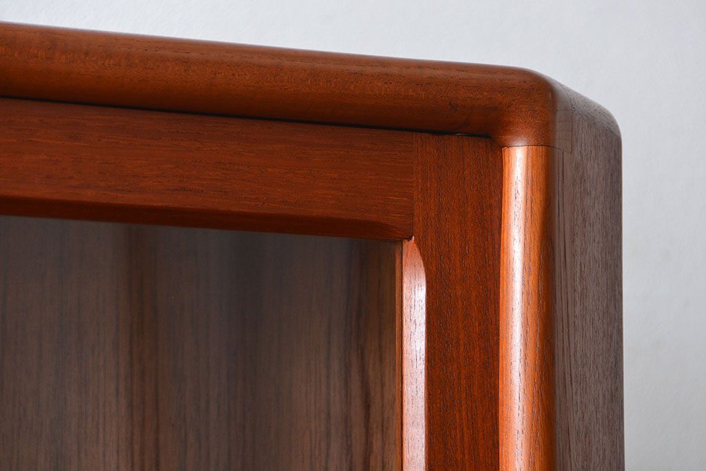 北欧家具 チーク材 シャッター扉付きの北欧ビンテージコーナーキャビネット