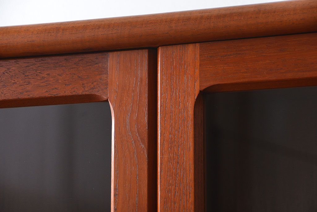 北欧家具 チーク材 シャッター扉付きの北欧ビンテージコーナーキャビネット