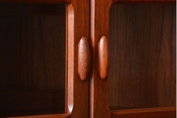 北欧家具 チーク材 シャッター扉付きの北欧ビンテージコーナーキャビネット