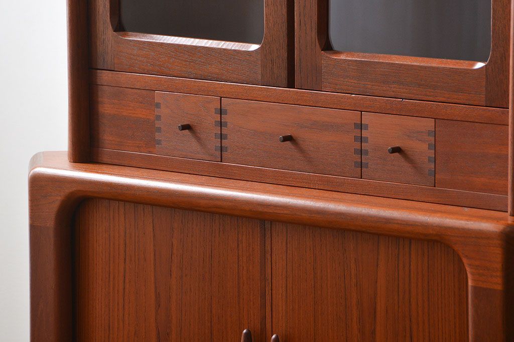 北欧家具 チーク材 シャッター扉付きの北欧ビンテージコーナーキャビネット