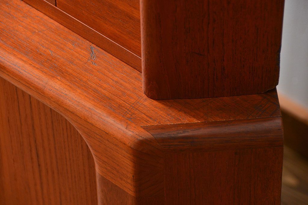 北欧家具 チーク材 シャッター扉付きの北欧ビンテージコーナーキャビネット