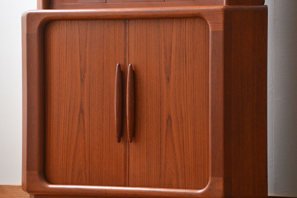 北欧家具 チーク材 シャッター扉付きの北欧ビンテージコーナーキャビネット