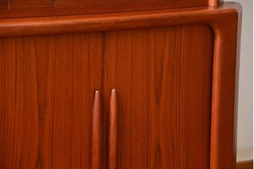 北欧家具 チーク材 シャッター扉付きの北欧ビンテージコーナーキャビネット