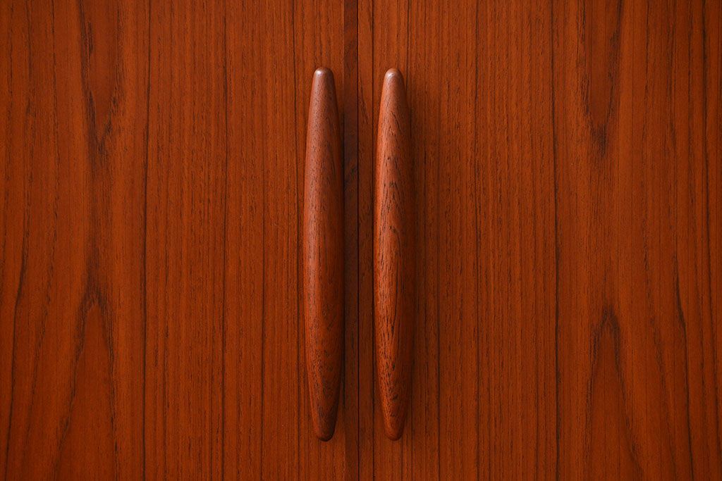 北欧家具 チーク材 シャッター扉付きの北欧ビンテージコーナーキャビネット