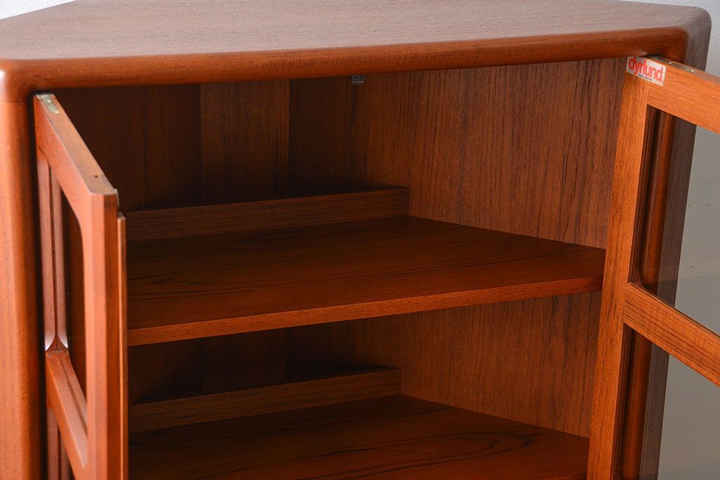 北欧家具 チーク材 シャッター扉付きの北欧ビンテージコーナーキャビネット