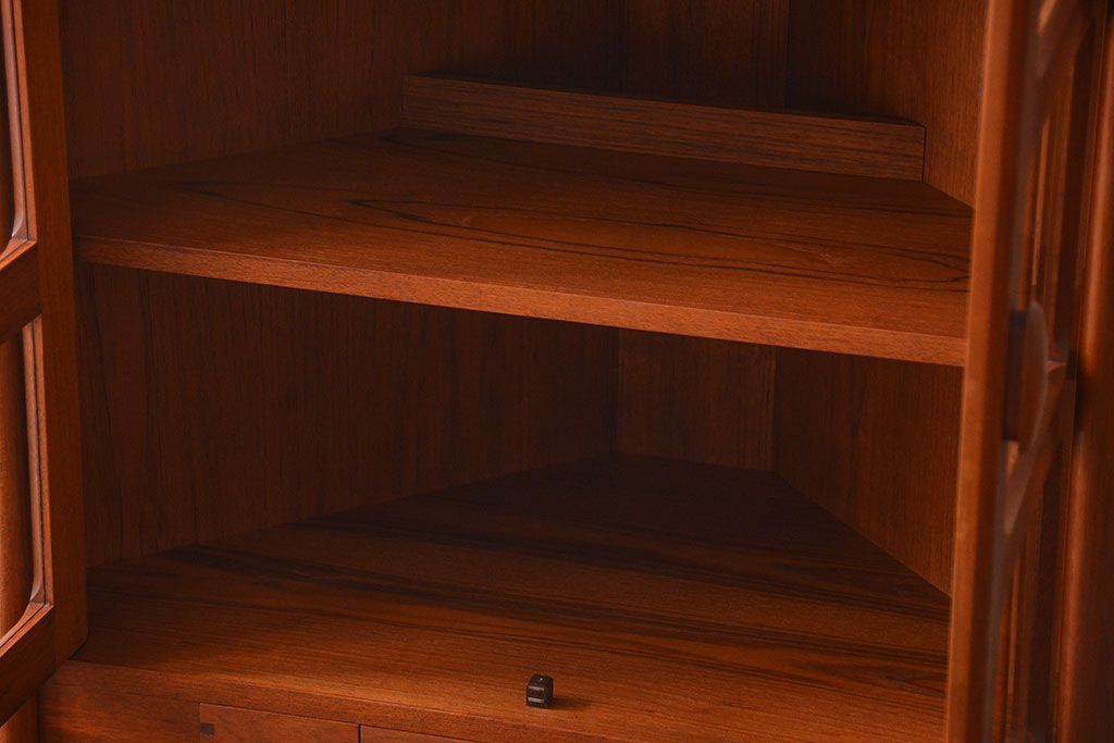 北欧家具 チーク材 シャッター扉付きの北欧ビンテージコーナーキャビネット