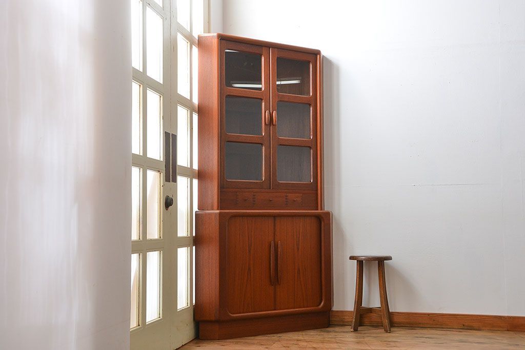 北欧家具 チーク材 シャッター扉付きの北欧ビンテージコーナーキャビネット