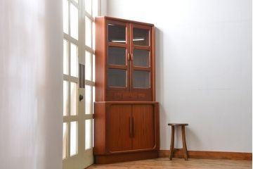 北欧家具 チーク材 シャッター扉付きの北欧ビンテージコーナーキャビネット