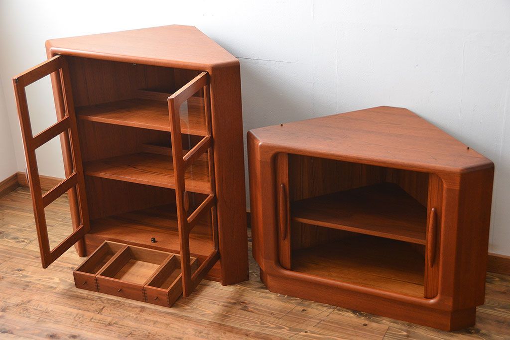 北欧家具 チーク材 シャッター扉付きの北欧ビンテージコーナーキャビネット