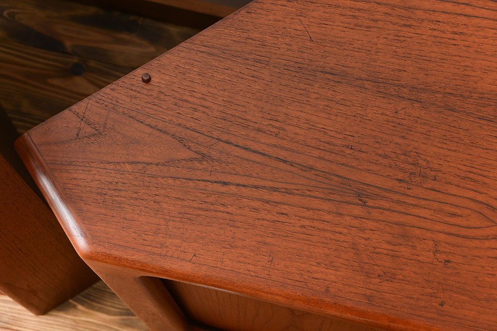 北欧家具 チーク材 シャッター扉付きの北欧ビンテージコーナーキャビネット