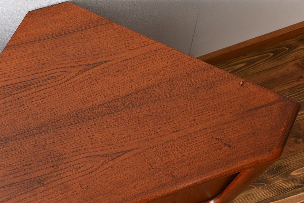 北欧家具 チーク材 シャッター扉付きの北欧ビンテージコーナーキャビネット