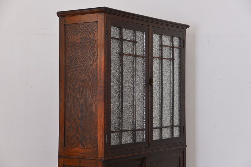 アンティーク家具　大正ロマン ダイヤガラス入りの2段重ね収納棚(食器棚)