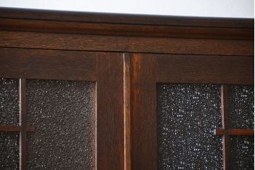 アンティーク家具　大正ロマン ダイヤガラス入りの2段重ね収納棚(食器棚)