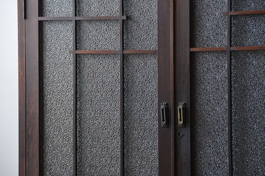 アンティーク家具　大正ロマン ダイヤガラス入りの2段重ね収納棚(食器棚)