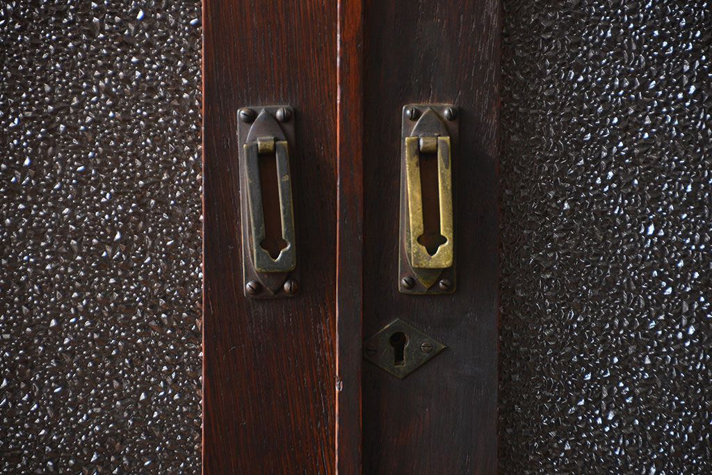 アンティーク家具　大正ロマン ダイヤガラス入りの2段重ね収納棚(食器棚)