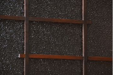 アンティーク家具　大正ロマン ダイヤガラス入りの2段重ね収納棚(食器棚)