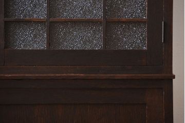 アンティーク家具　大正ロマン ダイヤガラス入りの2段重ね収納棚(食器棚)