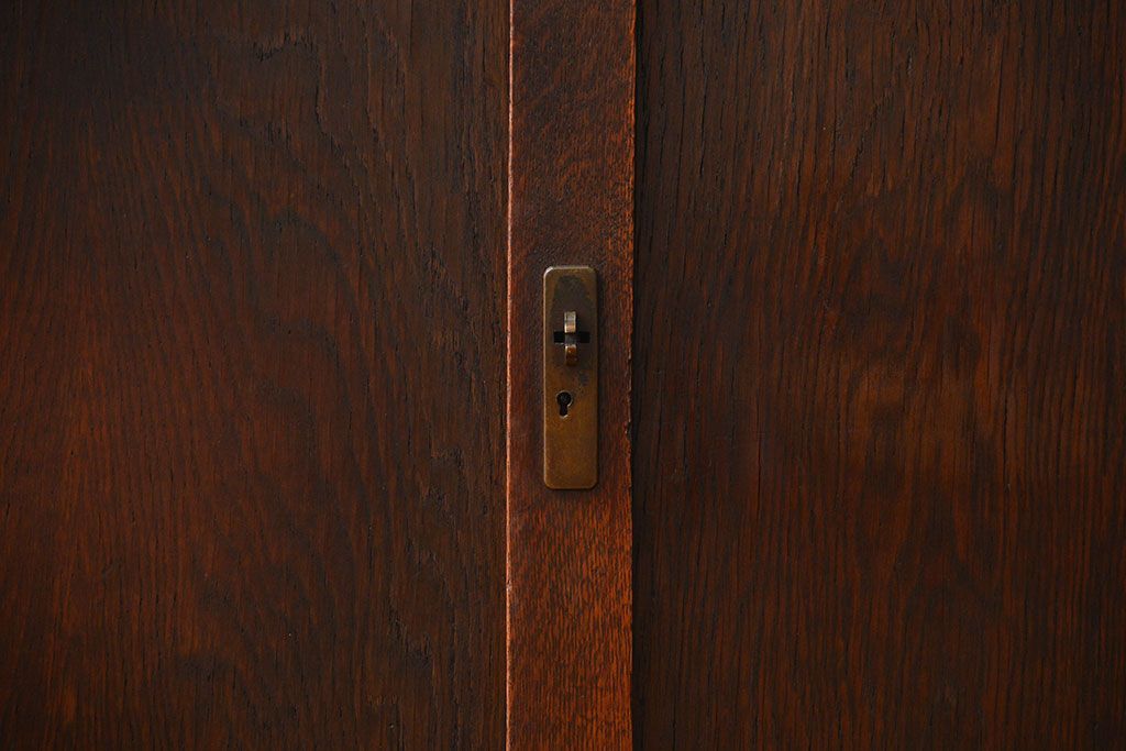 アンティーク家具　大正ロマン ダイヤガラス入りの2段重ね収納棚(食器棚)