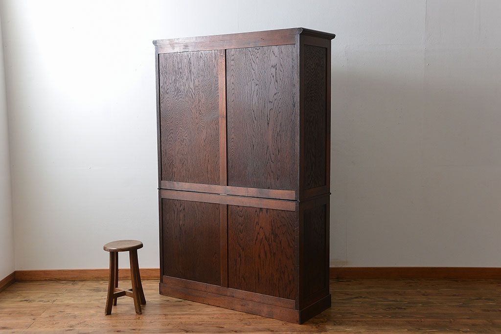 アンティーク家具　大正ロマン ダイヤガラス入りの2段重ね収納棚(食器棚)