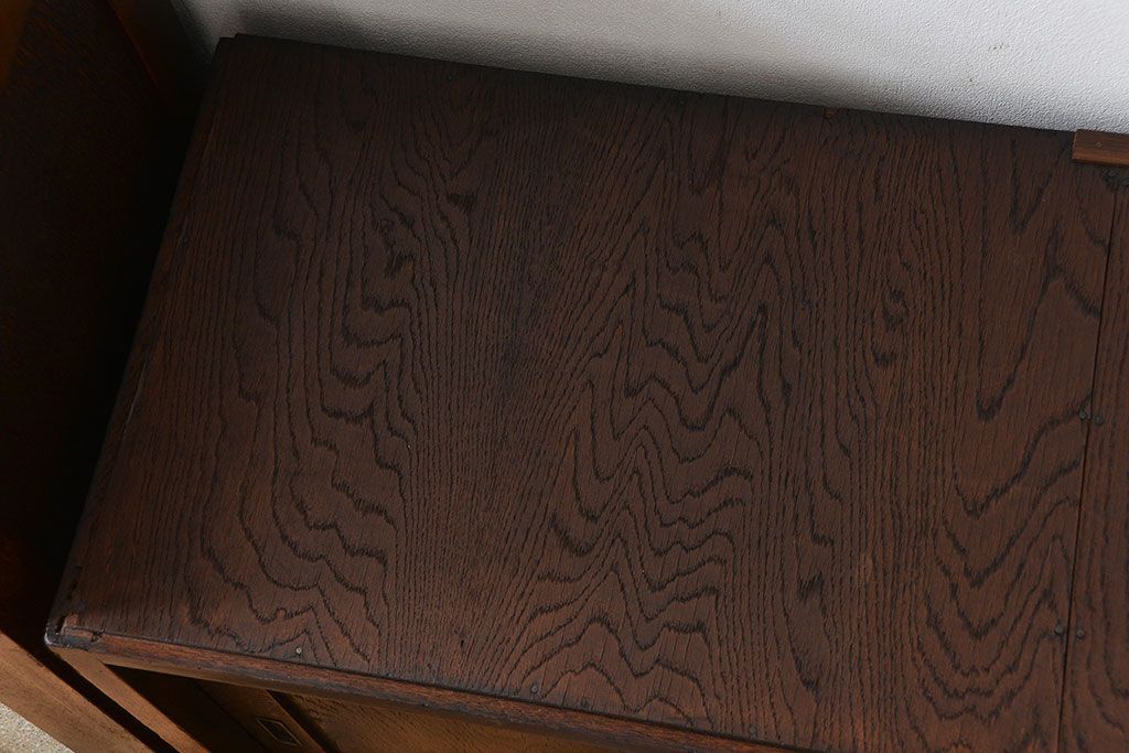 アンティーク家具　大正ロマン ダイヤガラス入りの2段重ね収納棚(食器棚)