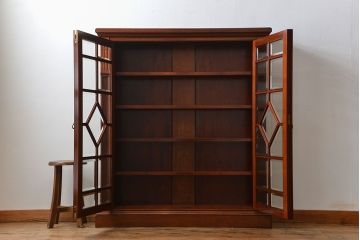 アンティーク家具　イギリスアンティーク マホガニー材!極めて上質な薄型ブックケース(カップボード、キャビネット)