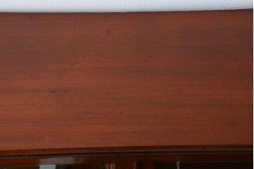 アンティーク家具　イギリスアンティーク マホガニー材!極めて上質な薄型ブックケース(カップボード、キャビネット)
