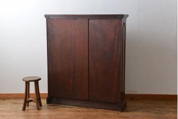 アンティーク家具　イギリスアンティーク マホガニー材!極めて上質な薄型ブックケース(カップボード、キャビネット)