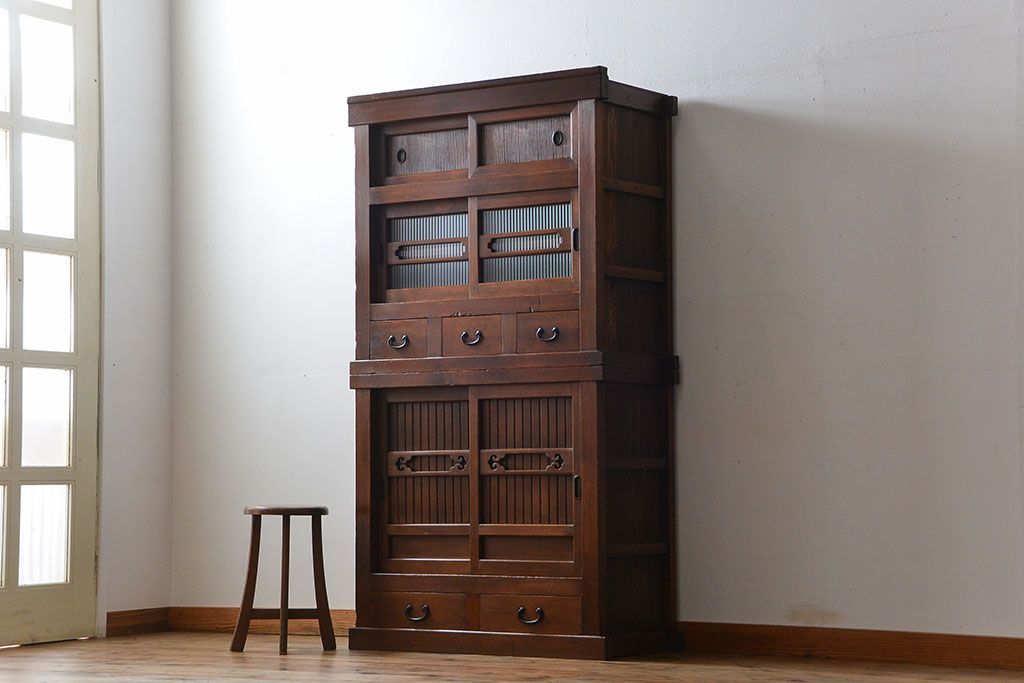 アンティーク家具　古民具・骨董 モールガラス入りのモダンな三尺水屋箪笥(食器棚、収納棚)