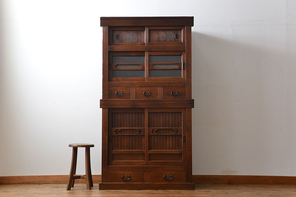 アンティーク家具　古民具・骨董 モールガラス入りのモダンな三尺水屋箪笥(食器棚、収納棚)