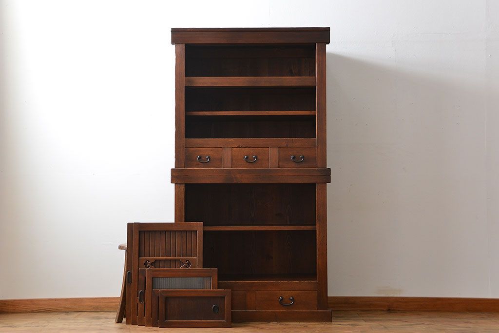 アンティーク家具　古民具・骨董 モールガラス入りのモダンな三尺水屋箪笥(食器棚、収納棚)