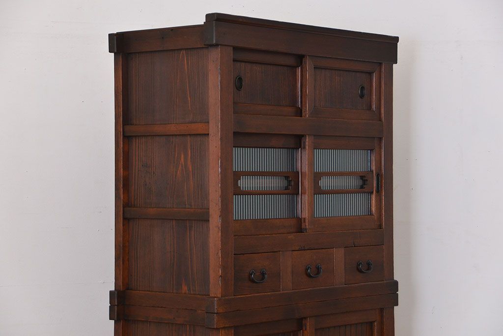 アンティーク家具　古民具・骨董 モールガラス入りのモダンな三尺水屋箪笥(食器棚、収納棚)