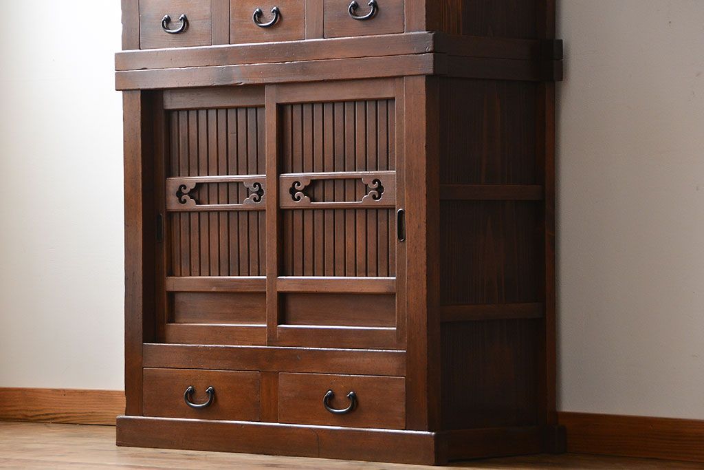 アンティーク家具　古民具・骨董 モールガラス入りのモダンな三尺水屋箪笥(食器棚、収納棚)