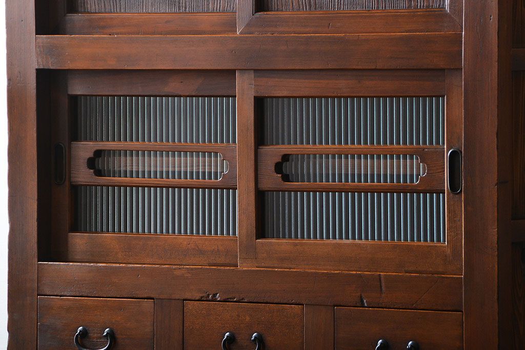 アンティーク家具　古民具・骨董 モールガラス入りのモダンな三尺水屋箪笥(食器棚、収納棚)