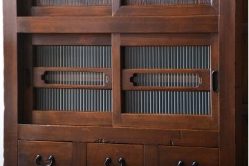 アンティーク家具　古民具・骨董 モールガラス入りのモダンな三尺水屋箪笥(食器棚、収納棚)